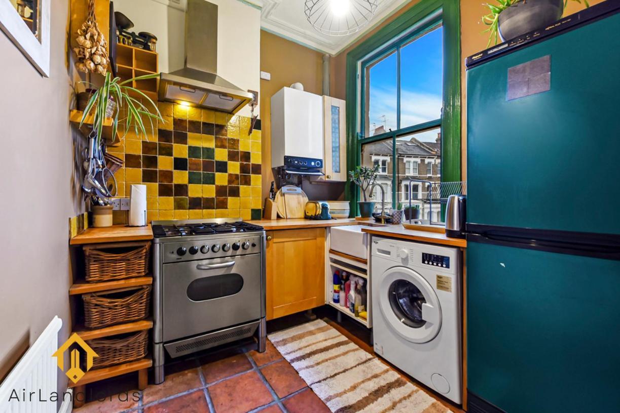 Peaceful 2-Bedroom Flat Near Queens Park Station ロンドン エクステリア 写真